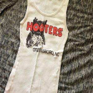 Hooters tank top